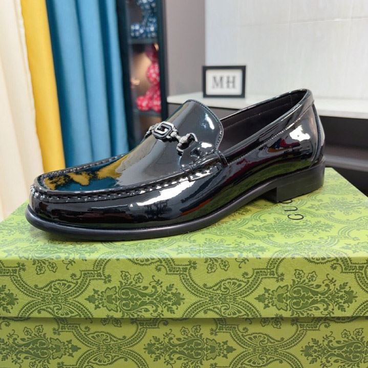 G*u*i leather shoes